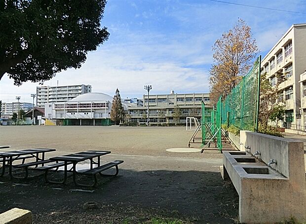 横浜市立日吉台中学校(約2,192m)