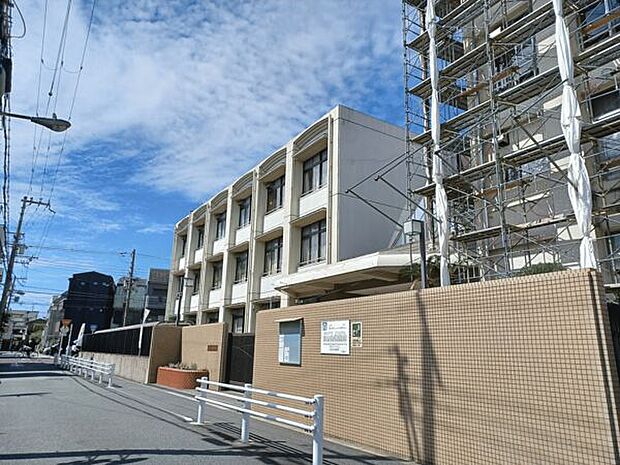 大阪市立大宮中学校(約627m)