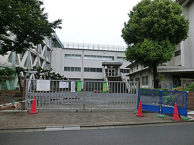三鷹市立第五中学校(約411m)