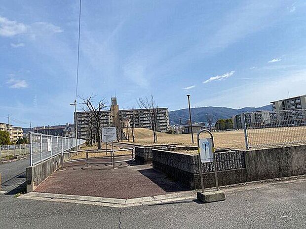 朋来中央公園(約647m)