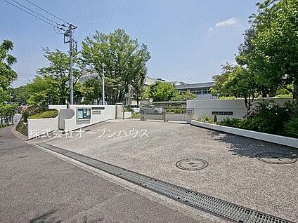 横浜市立鴨志田中学校 654m
