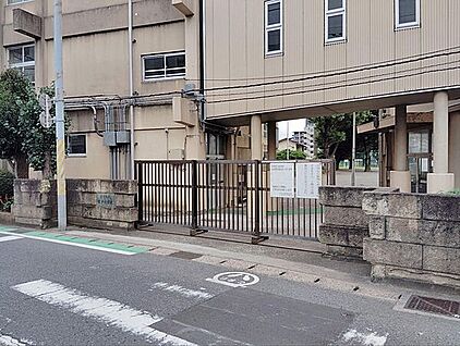 千葉市立登戸小学校 424m