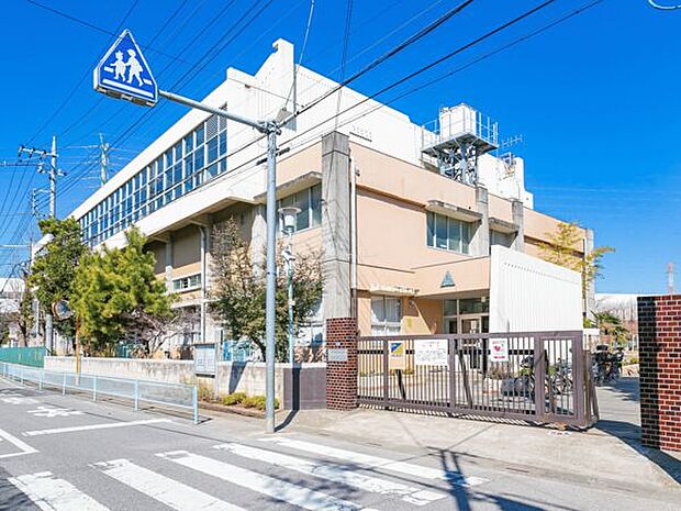 川口市立芝西小学校(約362m)
