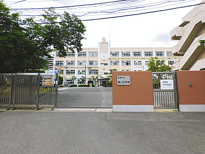 高槻市立第八中学校 1730m