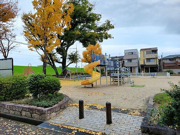 上園公園(約1,497m)