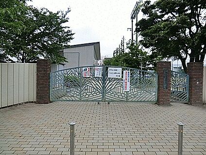 戸田市立新曽中学校 1690m