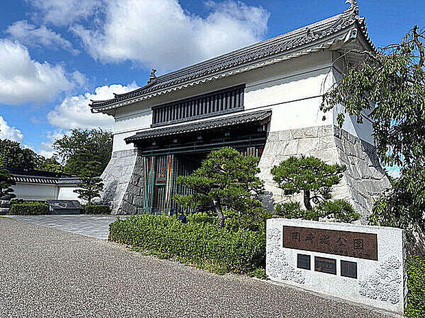 岡崎城公園（約572m）