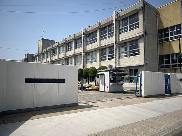 枚方市立藤阪小学校(約319m)