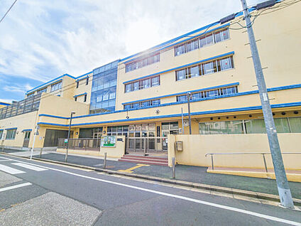 墨田区立文花中学校 523m