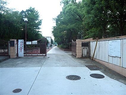 名古屋市立矢田中学校 1044m