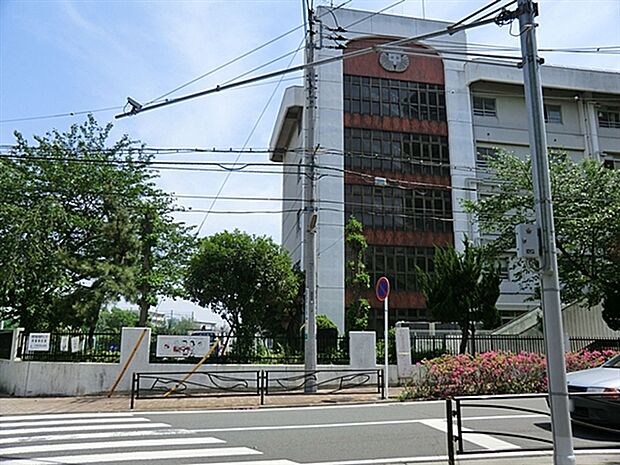 川崎市立塚越中学校（約1,042m）