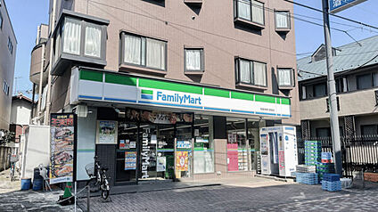 ファミリーマート 和泉多摩川駅前店 534m