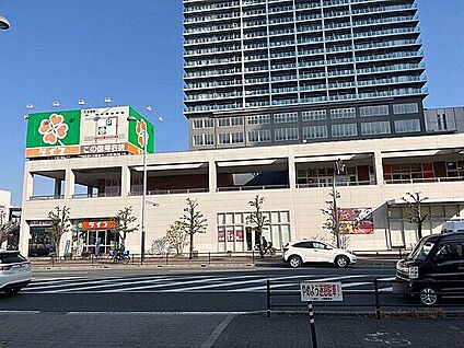 ライフ久宝寺駅前店 1353m