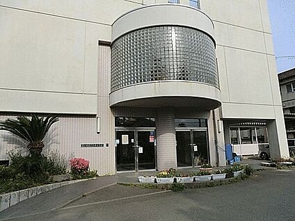 茅ヶ崎市立松浪小学校 666m