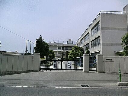 さいたま市立大戸小学校 305m