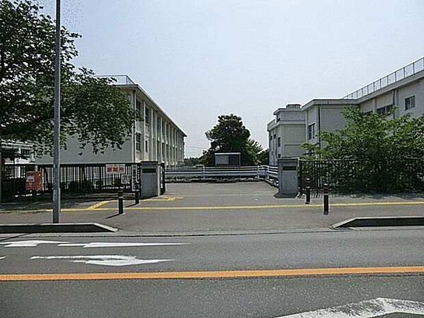座間市立座間中学校(約2,074m)