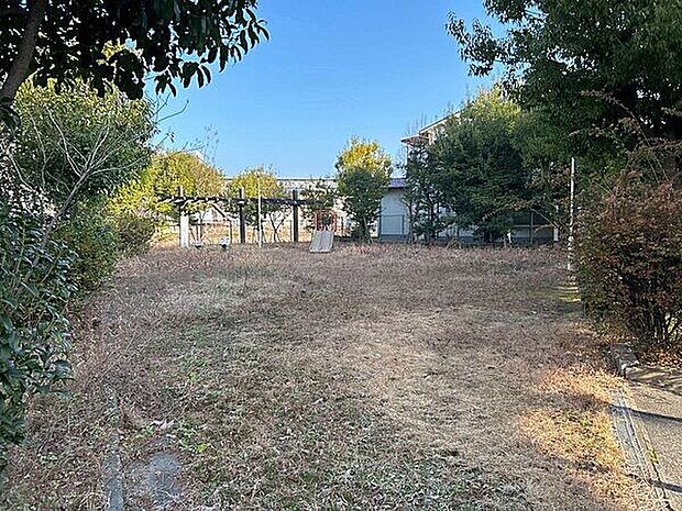 登町すみれ児童遊園（約975m）