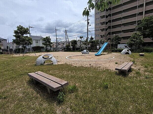 府営南余部住宅公園(約1,111m)