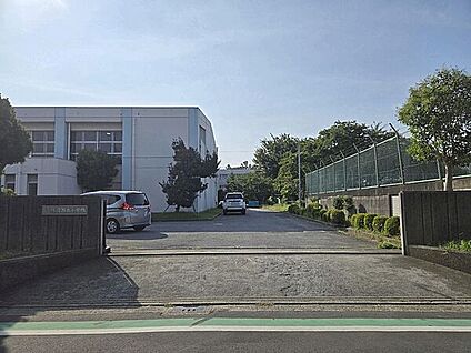 千葉市立磯辺第三小学校 734m