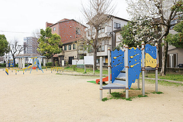 伝法東公園(約96m)