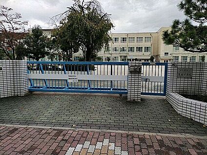 名古屋市立豊臣小学校 677m