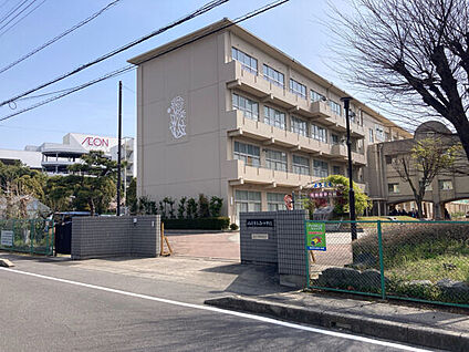 岡崎市立南中学校 1642m