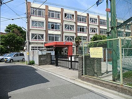 北区立滝野川紅葉中学校 1329m