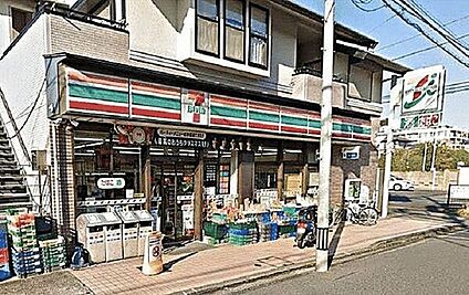 セブンイレブン三ツ池店 520m