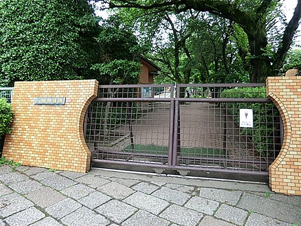 八幡幼稚園（約1,089m）