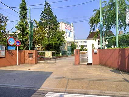 足立区立弥生小学校 49m