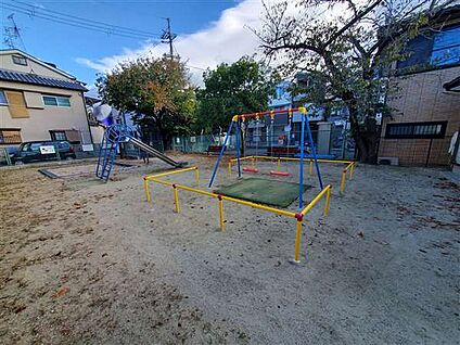 城南町三丁目たんぽぽ児童遊園 670m