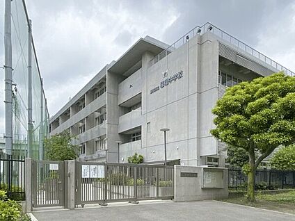 墨田区立桜堤中学校 1075m