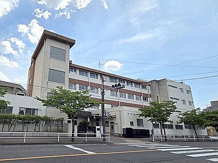 名古屋市立千種小学校 130m