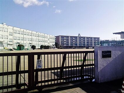 名古屋市立守山北中学校 568m