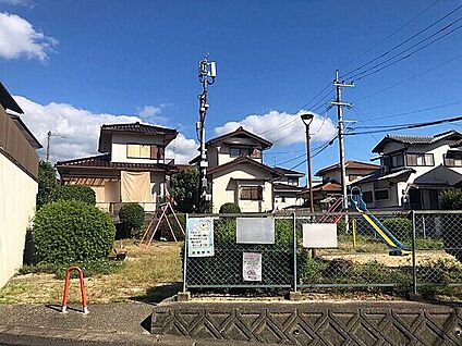 あけぼの台団地公園 908m