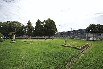 関田公園 741m