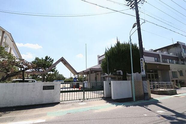 名古屋市立光城小学校(約667m)
