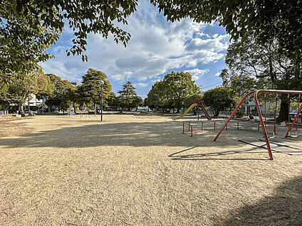 車塚公園 1195m