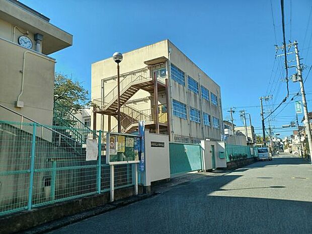 東大阪市立上小阪中学校(約923m)