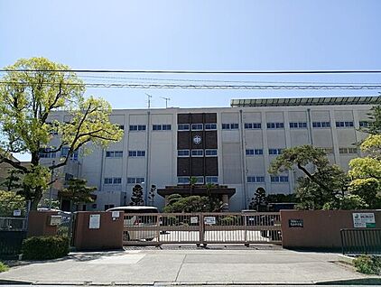 名古屋市立鳴海中学校 1585m