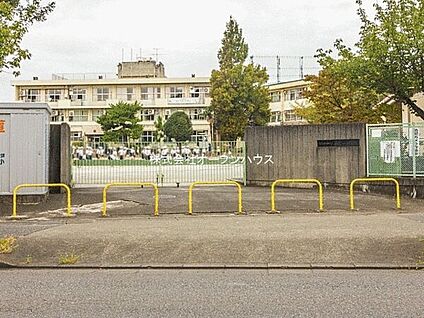 町田市立南第一小学校 421m