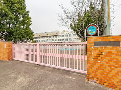 足立区立皿沼小学校 737m