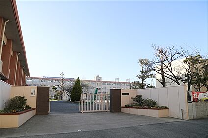 福岡市立当仁中学校 1372m