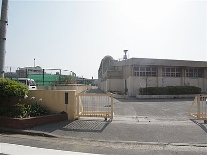横浜市立港南中学校 844m