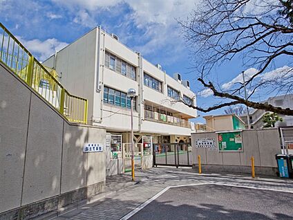 板橋区立弥生保育園 414m