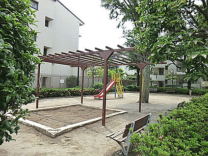 高松六丁目児童遊園 746m