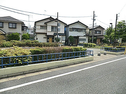 たわらくぼ児童遊園 832m