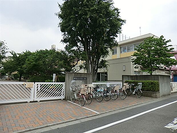 練馬区立北原小学校(約582m)