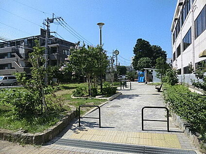 下赤塚児童遊園 1289m