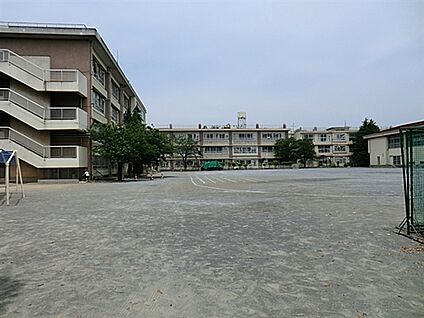 川崎市立玉川小学校 359m